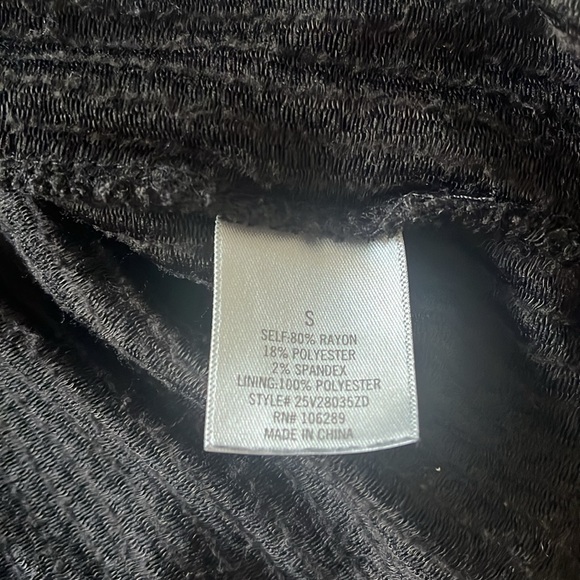 Beautiful v-neck semi-formal black dress - Picture 3 of 3